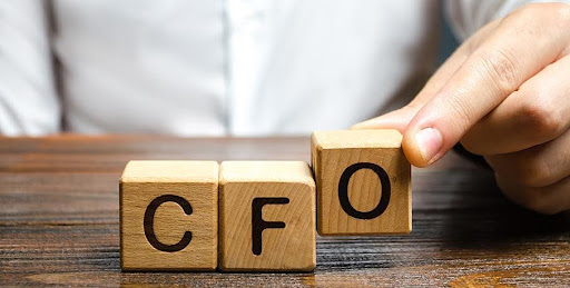 Top 5 Benefits of Hiring Professional CFO Services in UAE